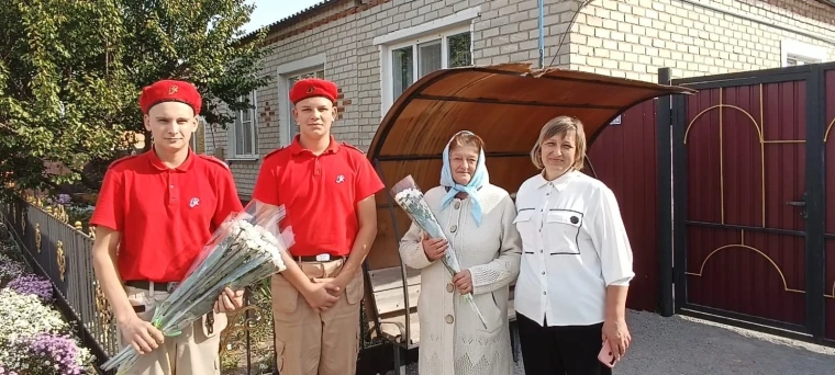 Поздравление ветеранов педагогического труда с профессиональным праздником.