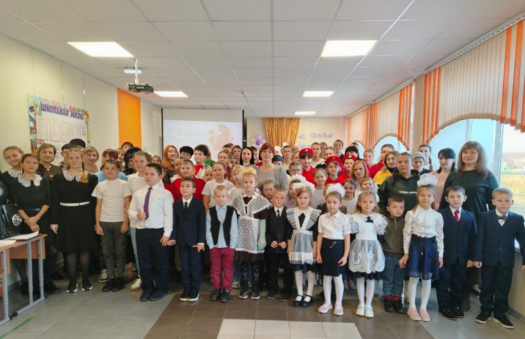 Сегодня в нашей школе прошёл концерт, посвященный Дню Матери!.